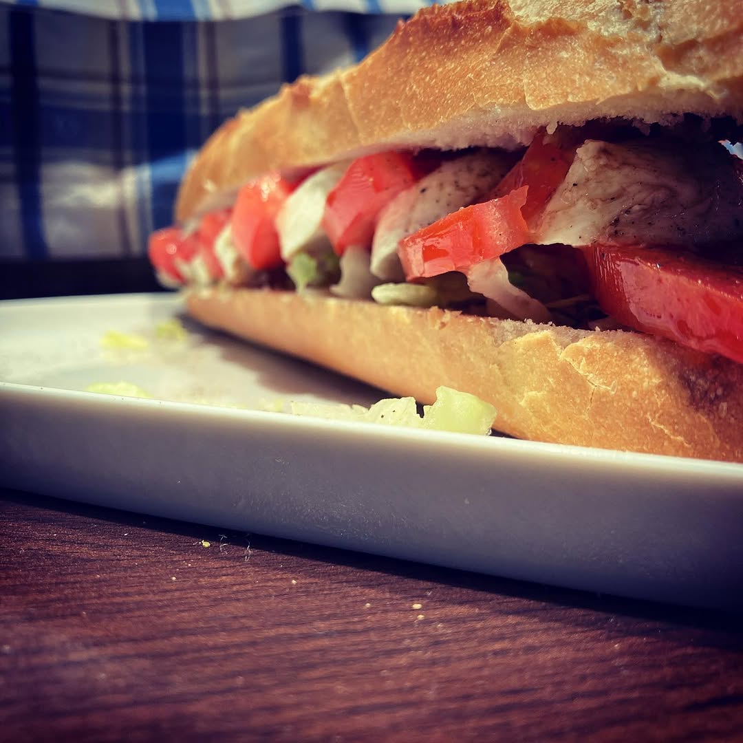 Mozzarella und Pomodori Baguette