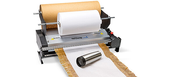 Papiermachine produceert papier voor verpakking